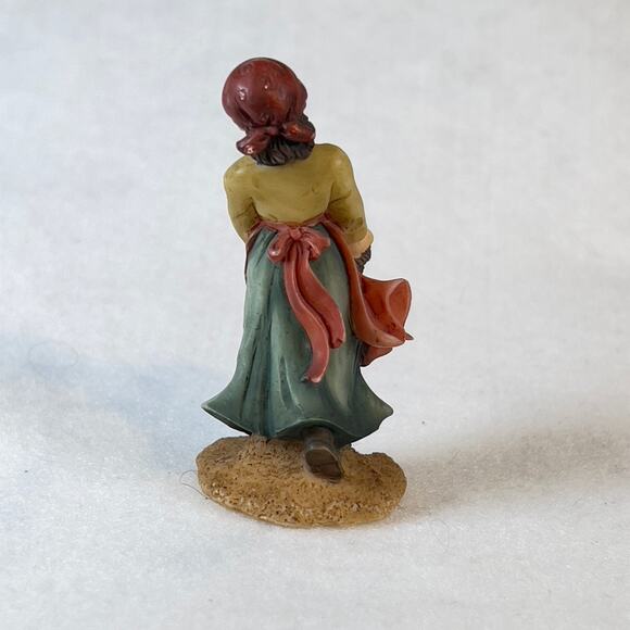 Grandeur Noel 2001 Bethlehem Village Woman w/ Basket O'Well Porcelain Resin - Picture 4 of 10